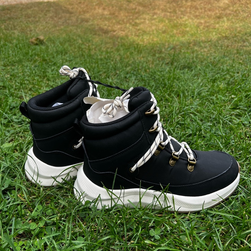 Universal Thread Women's Black Norah Winter Hiker Boots Size 6